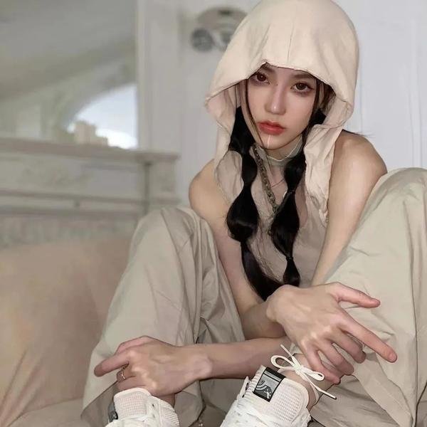 弱比少男闯女校