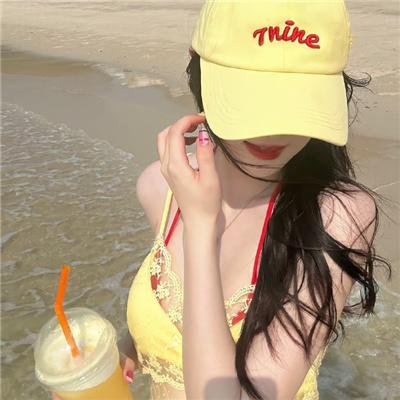 顽皮豹在树林里